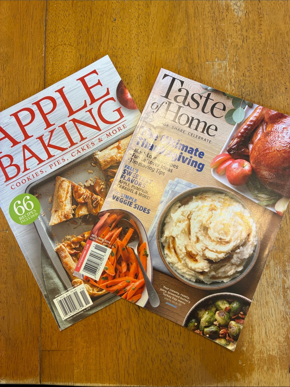 Apple Baking Cookbook & Taste of Home Magazine Bundle